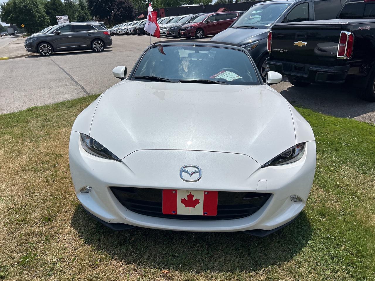 2018 Mazda MX-5 MANUAL, SOFT TOP, LOW KM'S, BLIND SPOT MONITORS! Photo