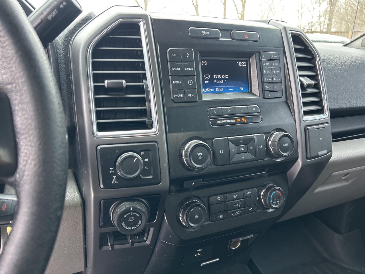 2016 Ford F-150 XLT, REG CAB 4X4, 8 FT BOX, BACK UP CAMERA! Photo