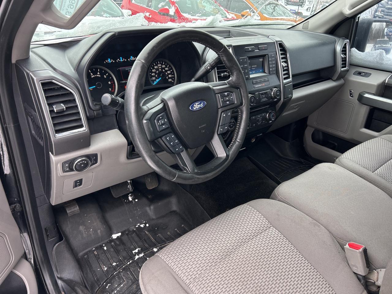 2016 Ford F-150 XLT, REG CAB 4X4, 8 FT BOX, BACK UP CAMERA! Photo