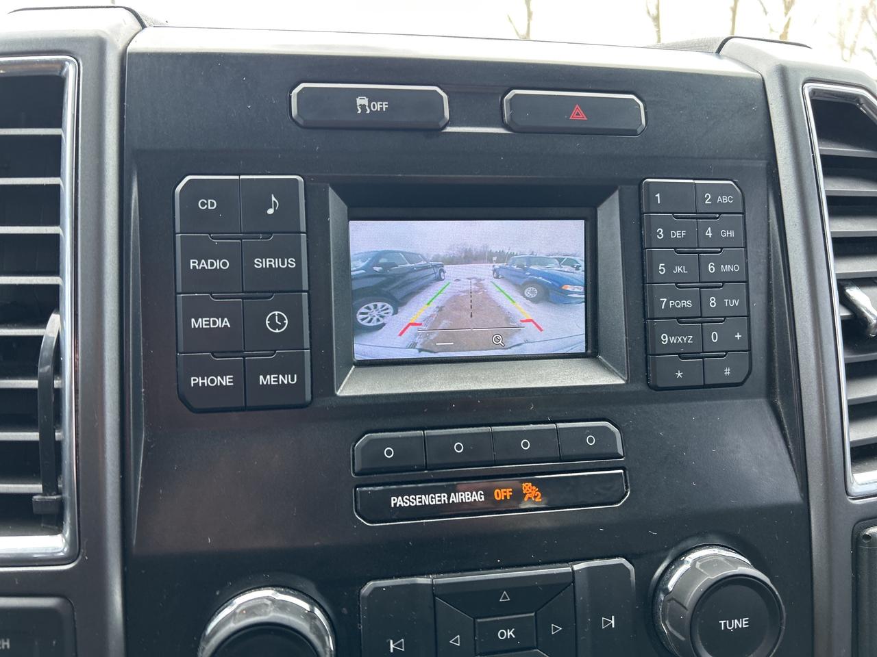 2016 Ford F-150 XLT, REG CAB 4X4, 8 FT BOX, BACK UP CAMERA! Photo