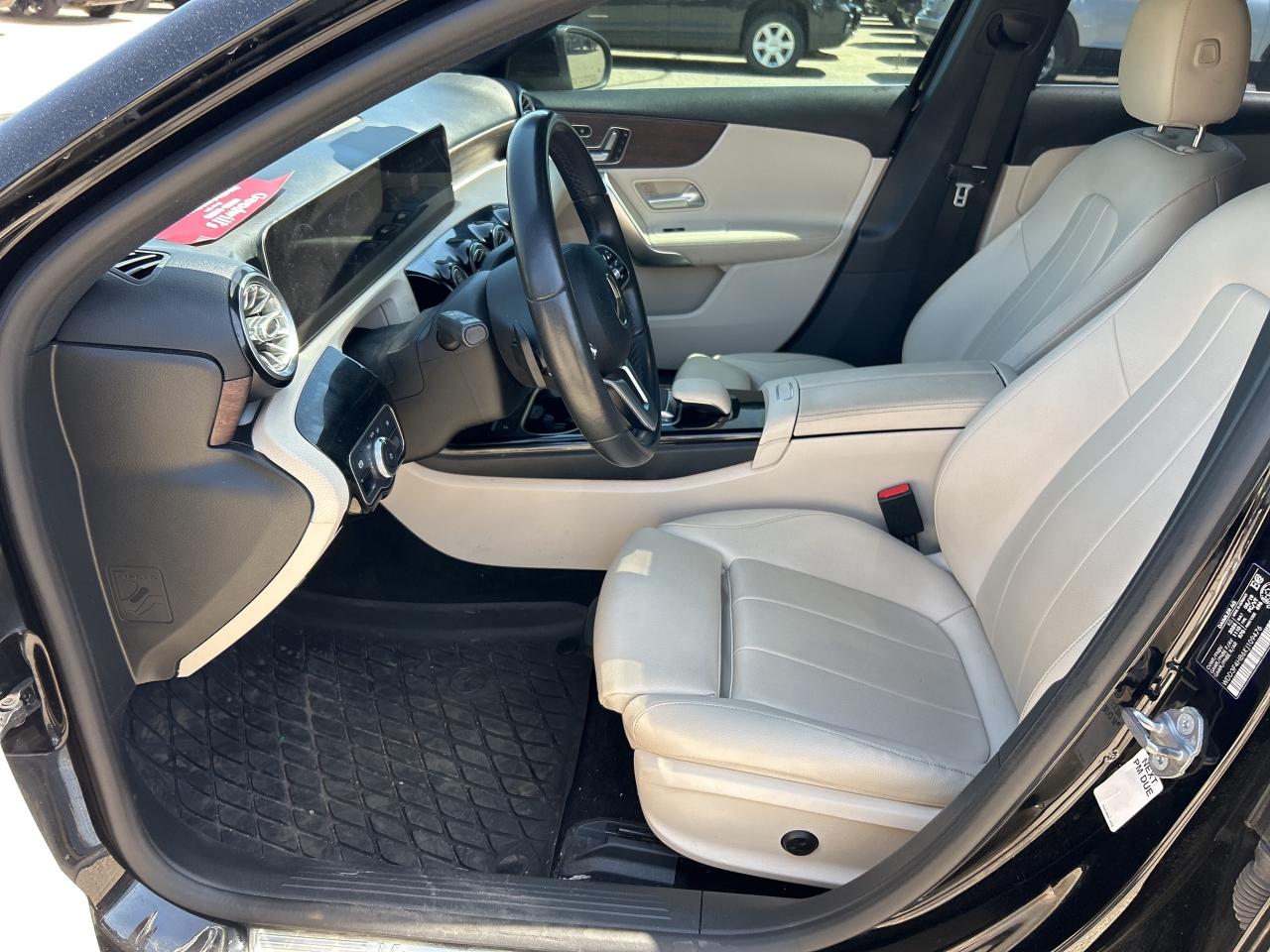 2019 Mercedes-Benz A-Class A 250 4MATIC, LEATHER, SUNROOF, BACK UP CAMERA! Photo