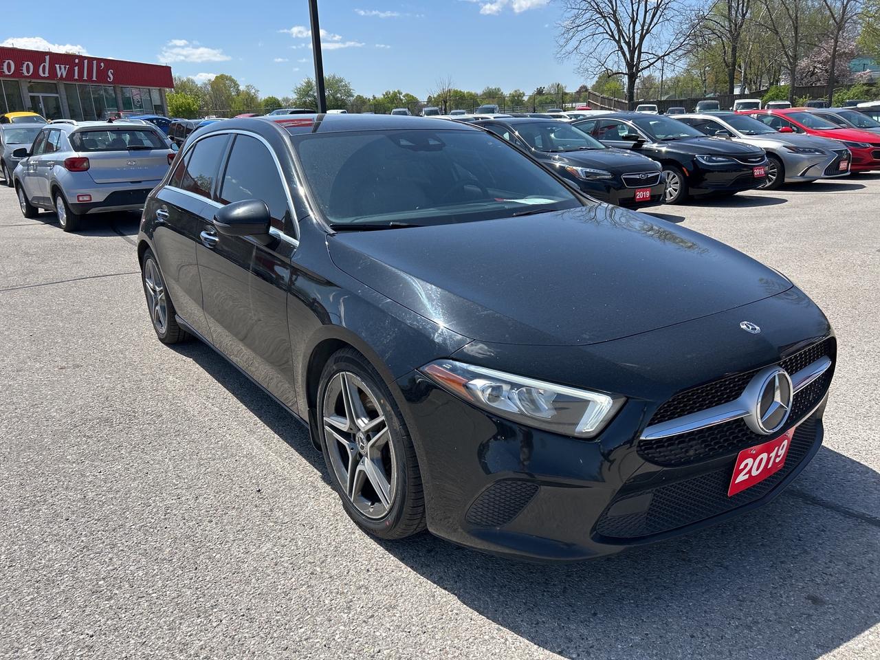 2019 Mercedes-Benz A-Class A 250 4MATIC, LEATHER, SUNROOF, BACK UP CAMERA! Photo3