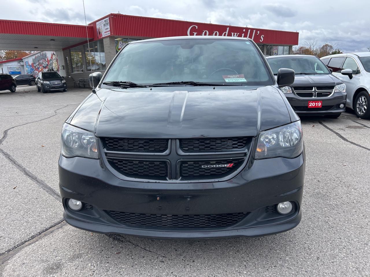2019 Dodge Grand Caravan GT, POWER DOORS, REMOTE START, CLEAN CARFAX! Photo2