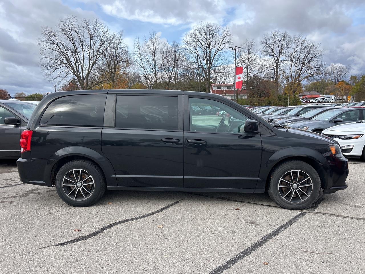 2019 Dodge Grand Caravan GT, POWER DOORS, REMOTE START, CLEAN CARFAX! Photo
