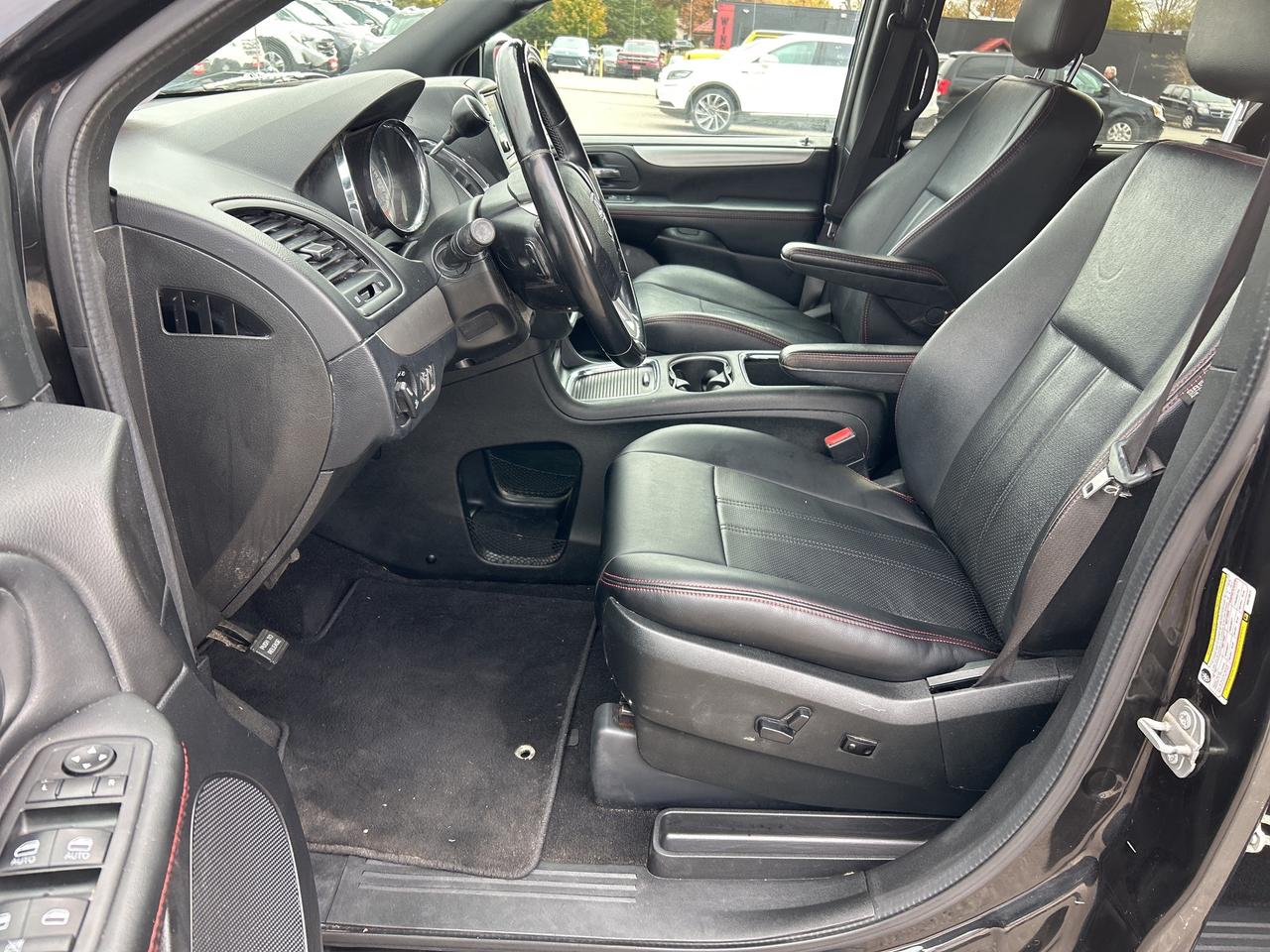 2019 Dodge Grand Caravan GT, POWER DOORS, REMOTE START, CLEAN CARFAX! Photo