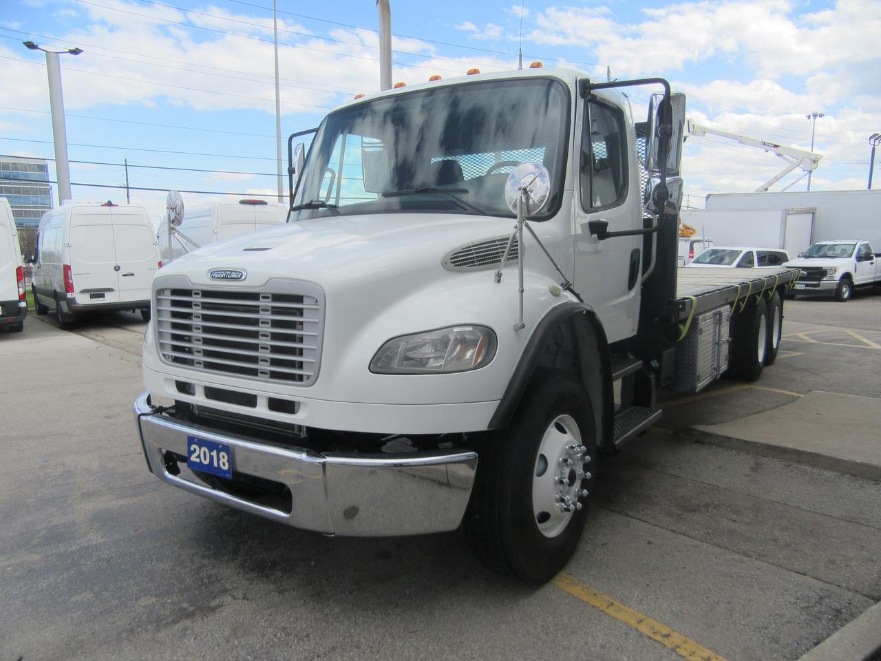 2018 Freightliner M2-106 DIESEL TANDEM AXLE NEW 26FT FLAT DECK / STRAP PKG Photo4