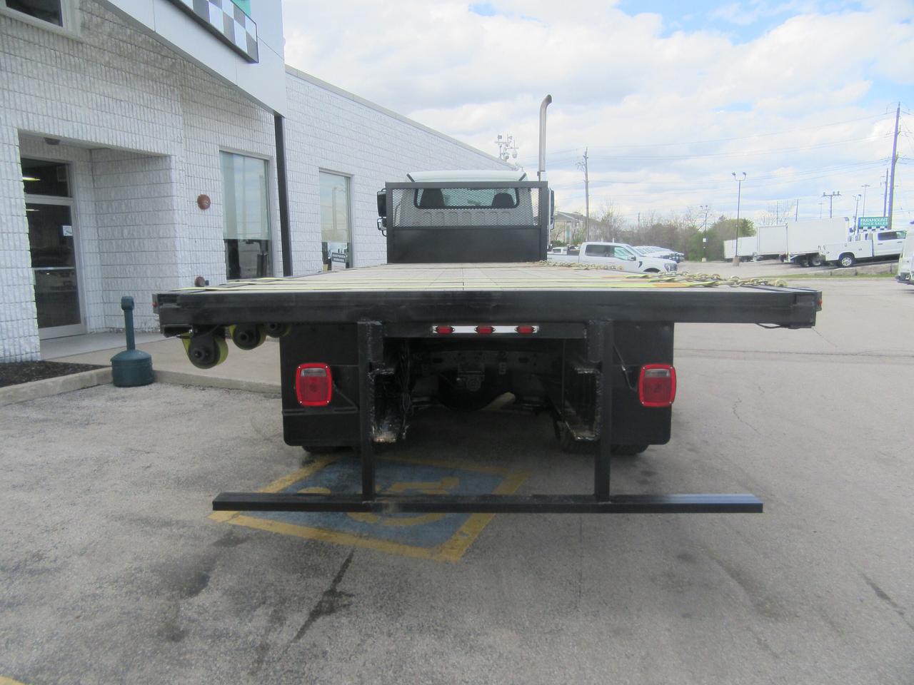 2018 Freightliner M2-106 DIESEL TANDEM AXLE NEW 26FT FLAT DECK / STRAP PKG Photo3