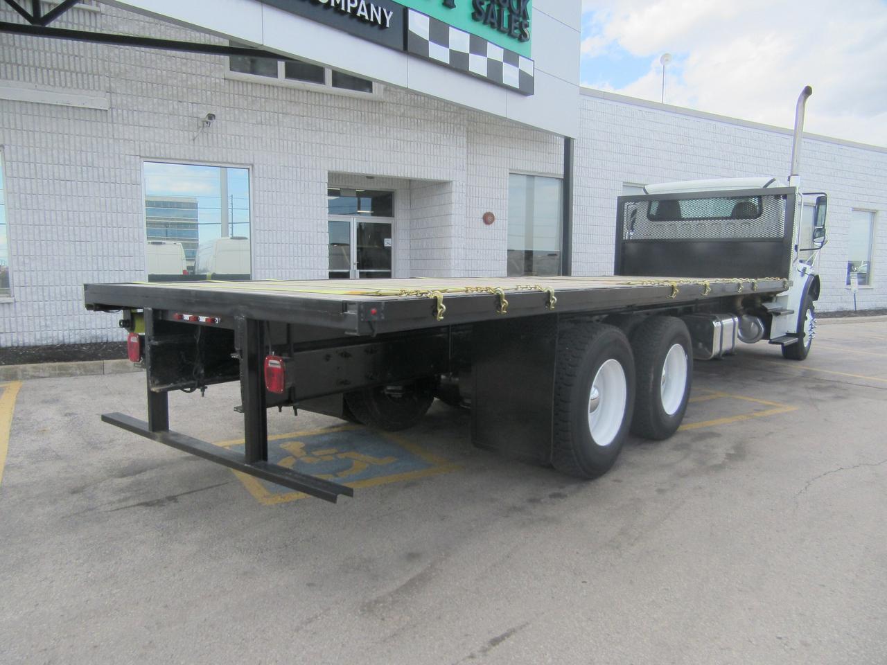 2018 Freightliner M2-106 DIESEL TANDEM AXLE NEW 26FT FLAT DECK / STRAP PKG Photo