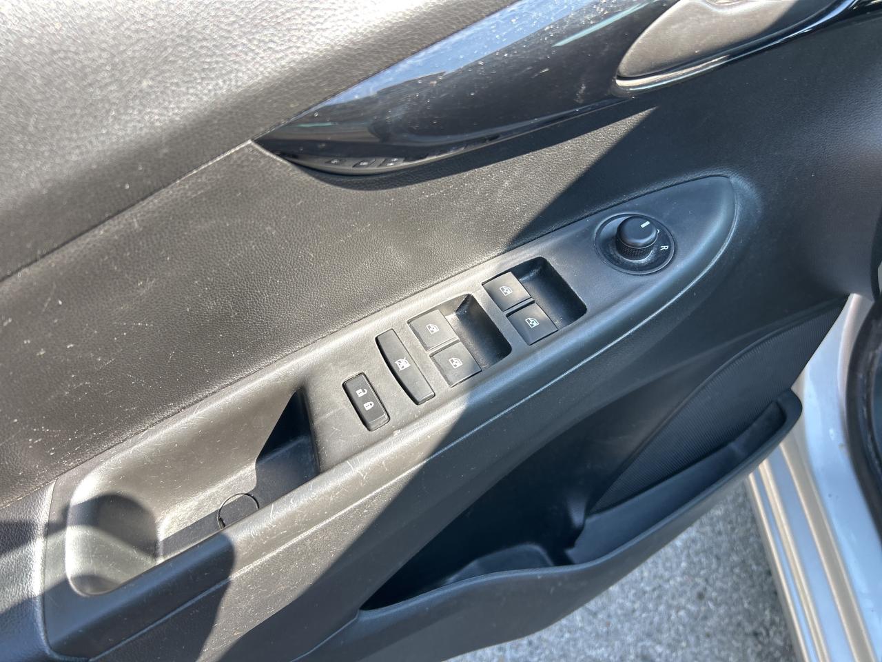 2021 Chevrolet Spark 1LT, CLEAN CARFAX, BACK UP CAMERA! Photo