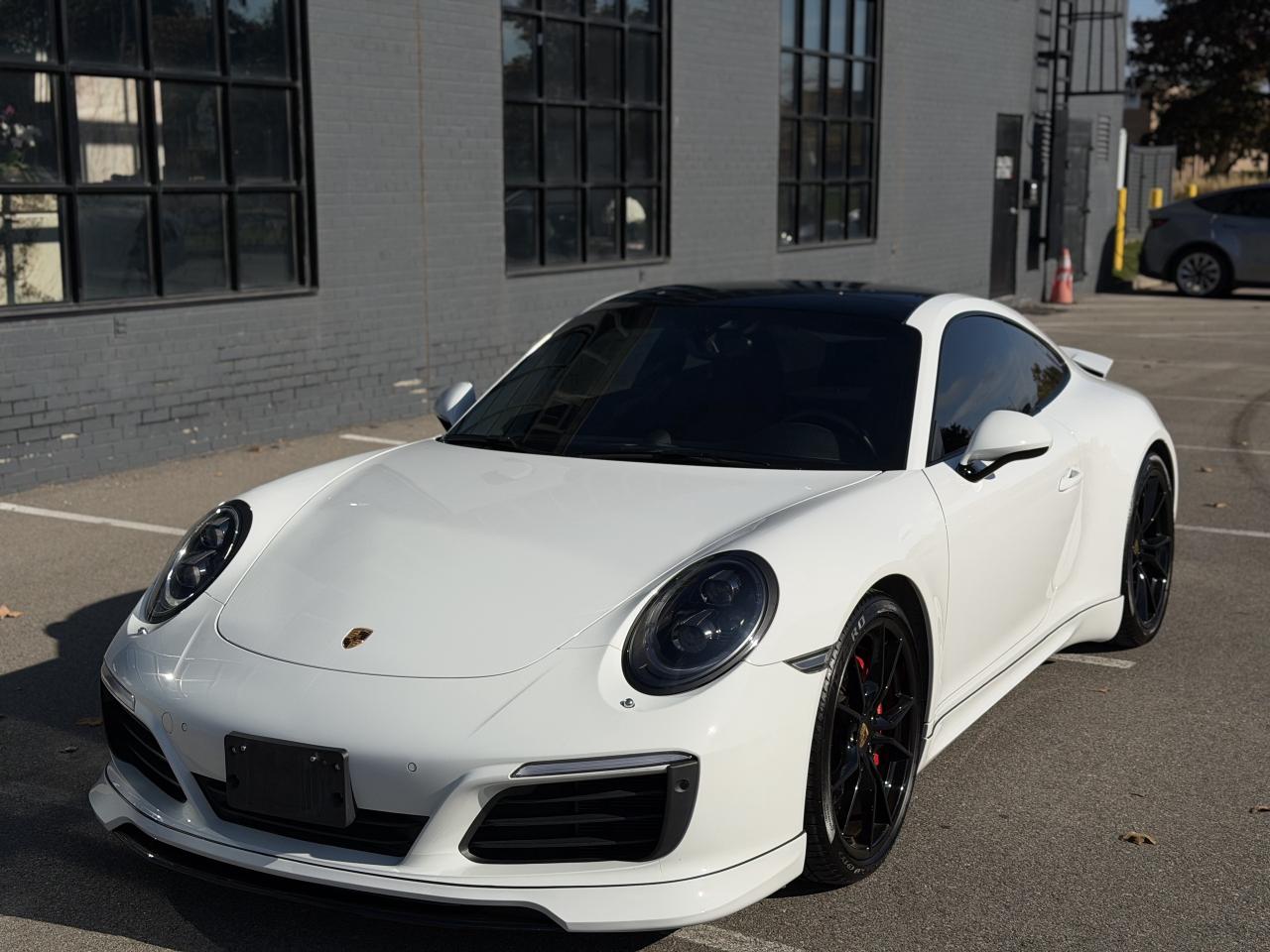 2017 Porsche 911 2dr Cpe Carrera 4S Photo3