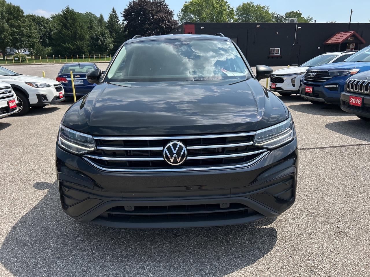 2022 Volkswagen Tiguan SE, LEATHER, CLEAN CARFAX, BACK UP CAMERA! Photo