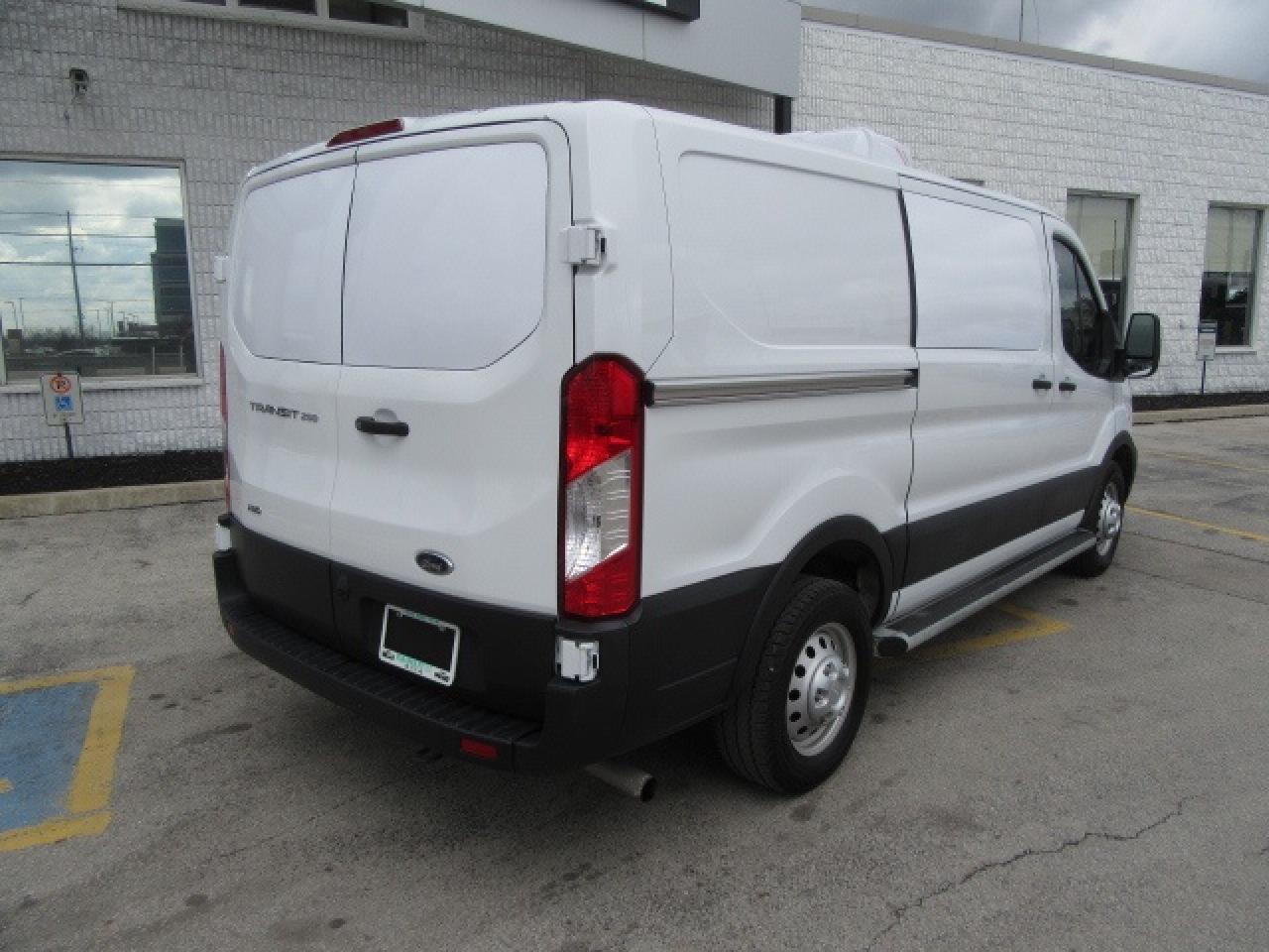 2023 Ford Transit Cargo Van T-250 ALL WHEEL DRIVE NEW LOW TEMP REEFER SYSTEM Photo4