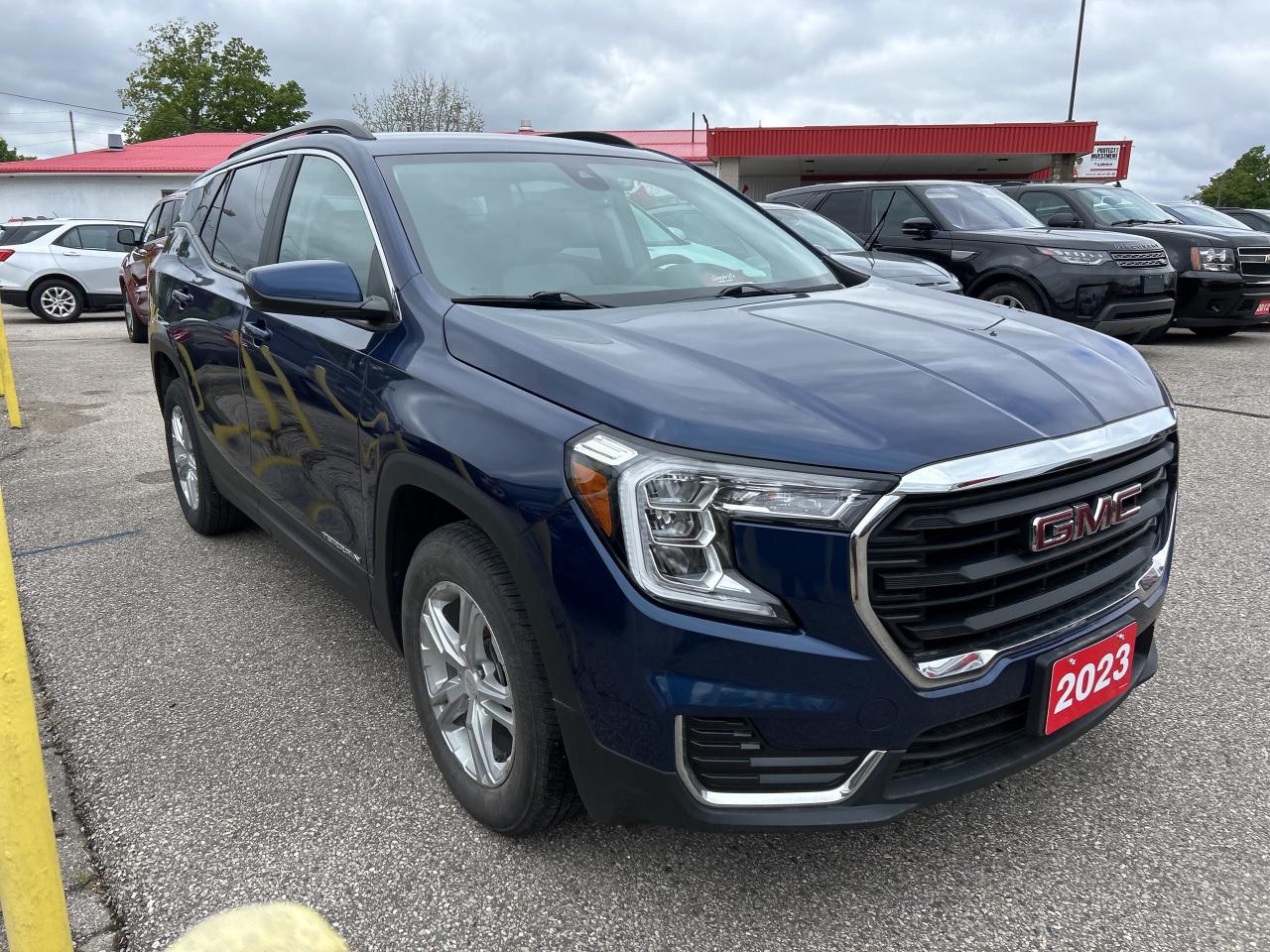 2023 GMC Terrain SLE, CLEAN CARFAX, REMOTE START, AWD! Photo