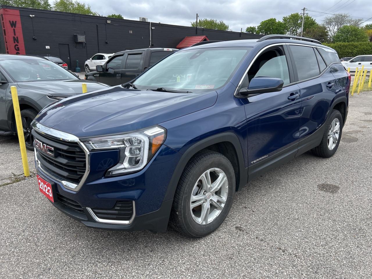 2023 GMC Terrain SLE, CLEAN CARFAX, REMOTE START, AWD! Photo
