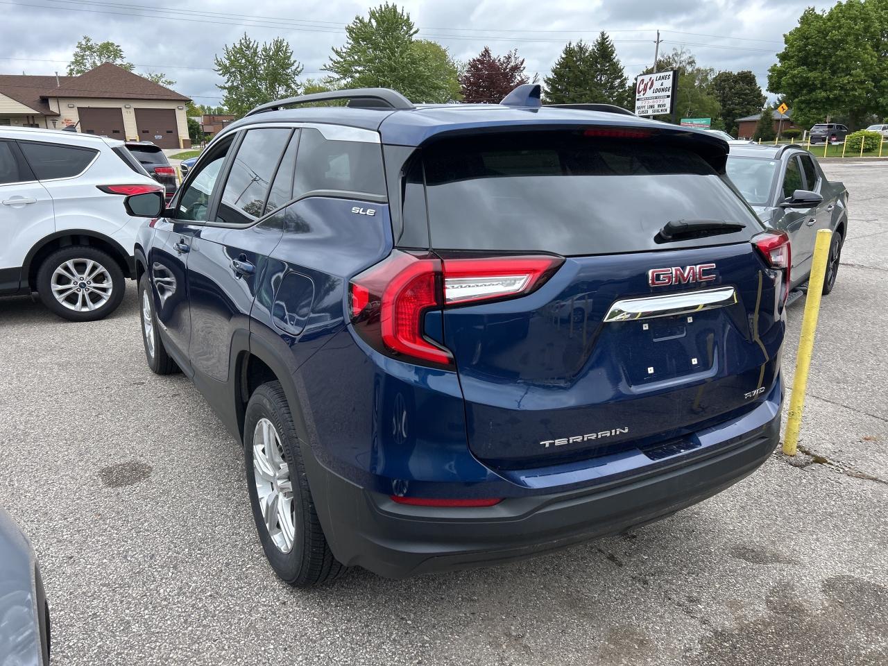 2023 GMC Terrain SLE, CLEAN CARFAX, REMOTE START, AWD! Photo