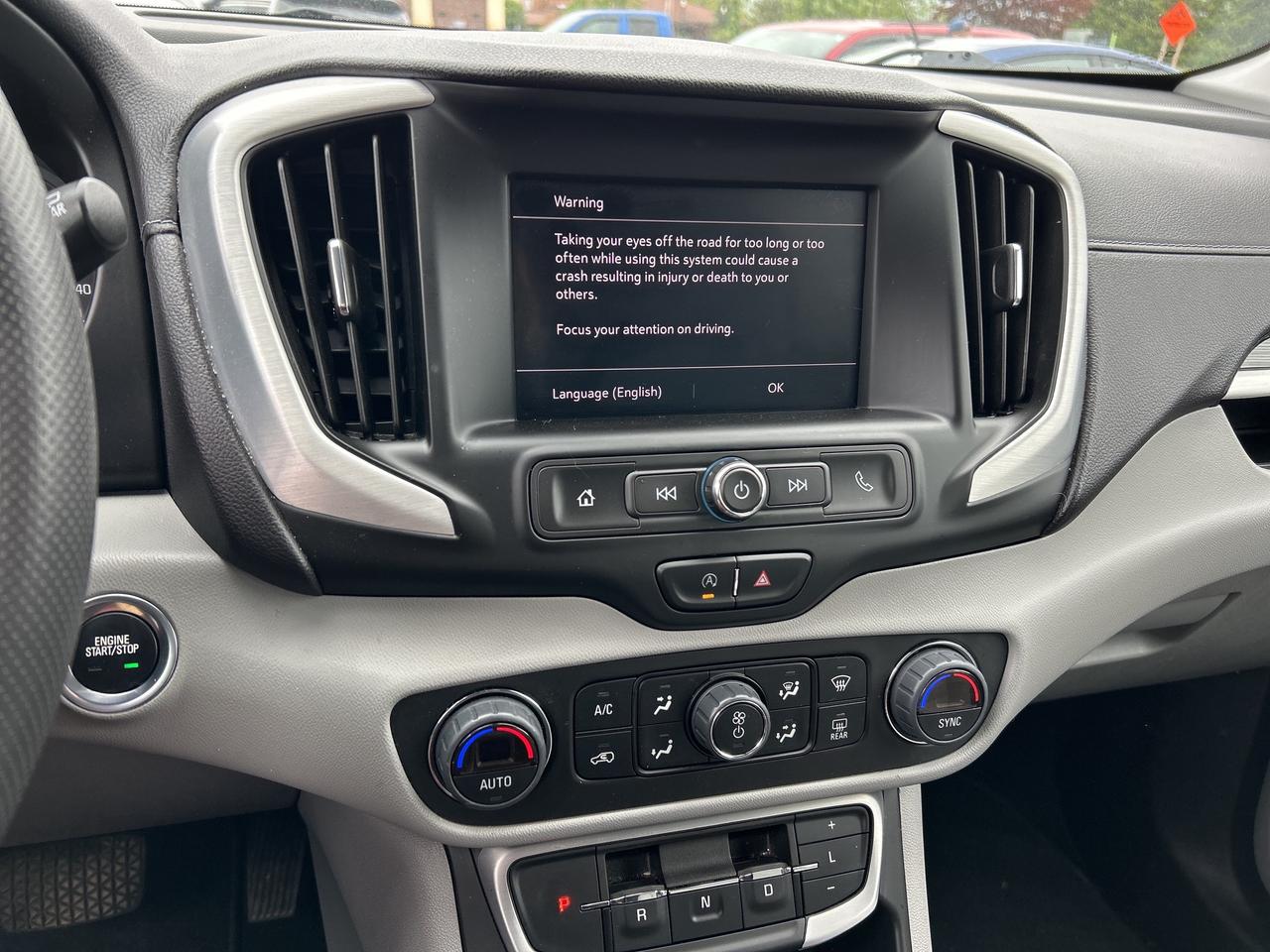 2023 GMC Terrain SLE, CLEAN CARFAX, REMOTE START, AWD! Photo