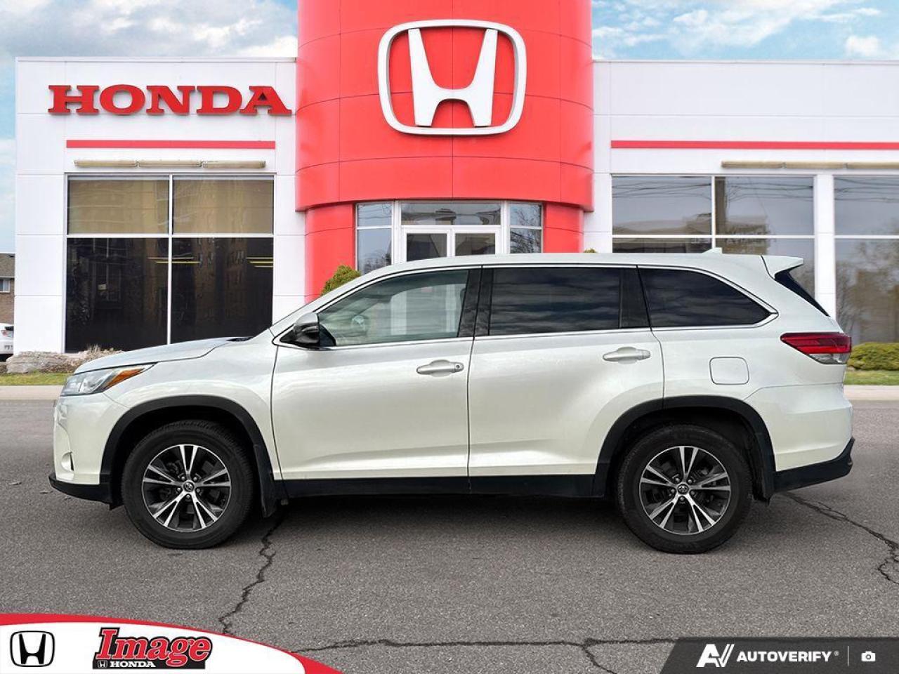 2019 Toyota Highlander LE AWD   BLUETOOTH   HTD SEATS } REAR CAM Photo3