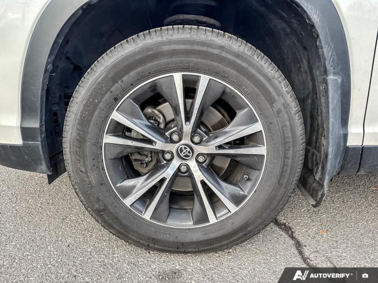 2019 Toyota Highlander LE AWD   BLUETOOTH   HTD SEATS } REAR CAM Photo