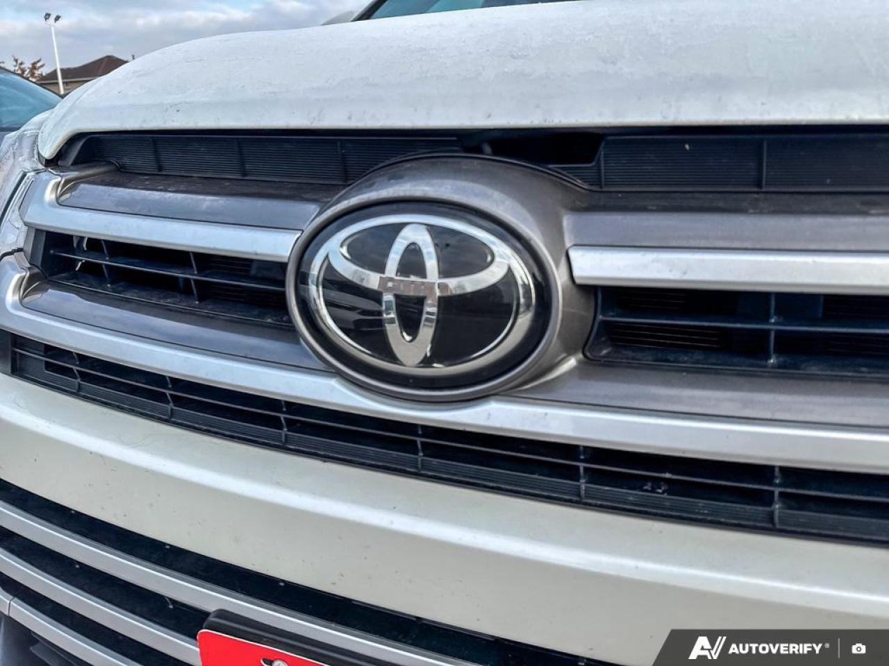 2019 Toyota Highlander LE AWD   BLUETOOTH   HTD SEATS } REAR CAM Photo