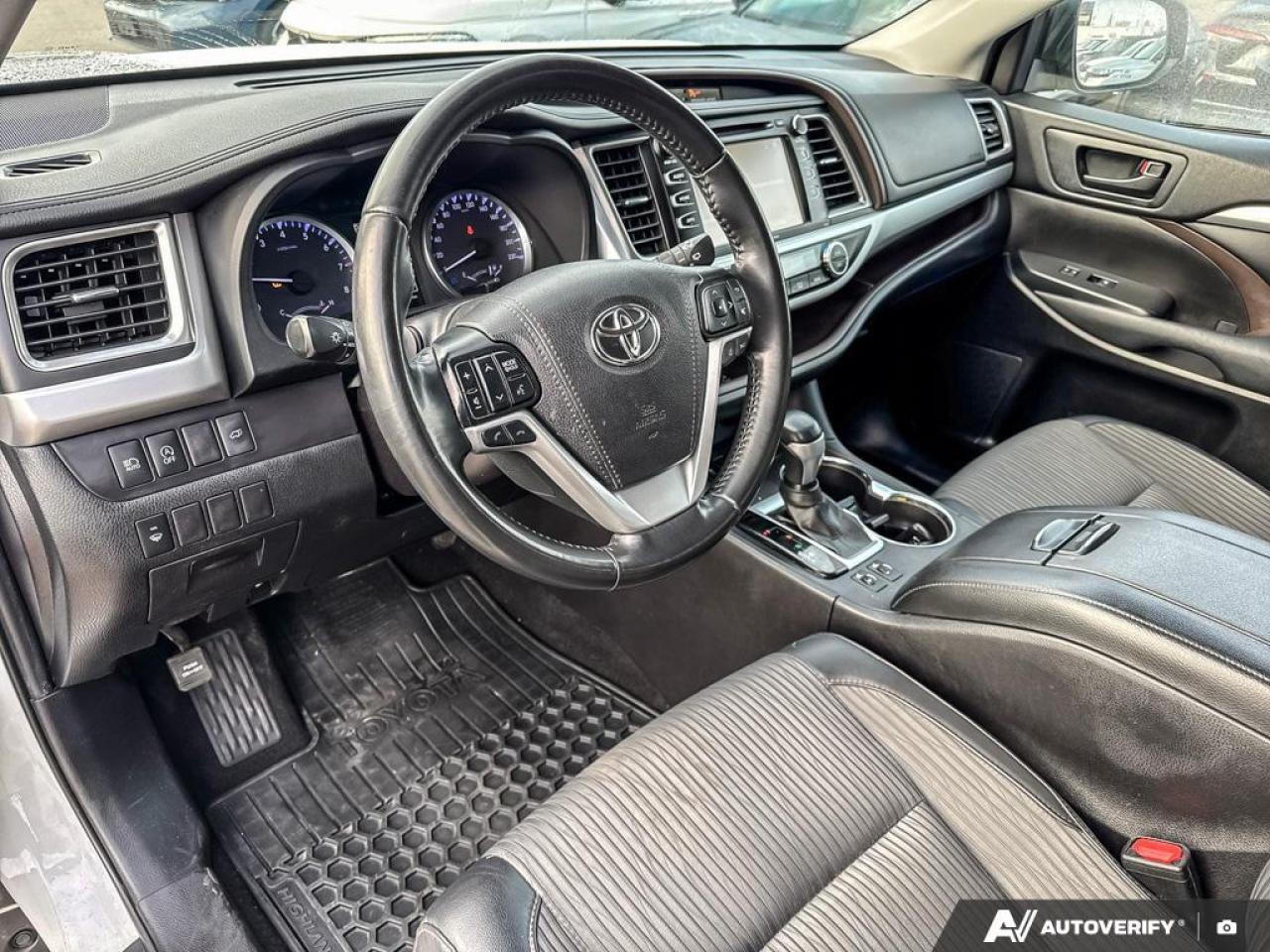 2019 Toyota Highlander LE AWD   BLUETOOTH   HTD SEATS } REAR CAM Photo