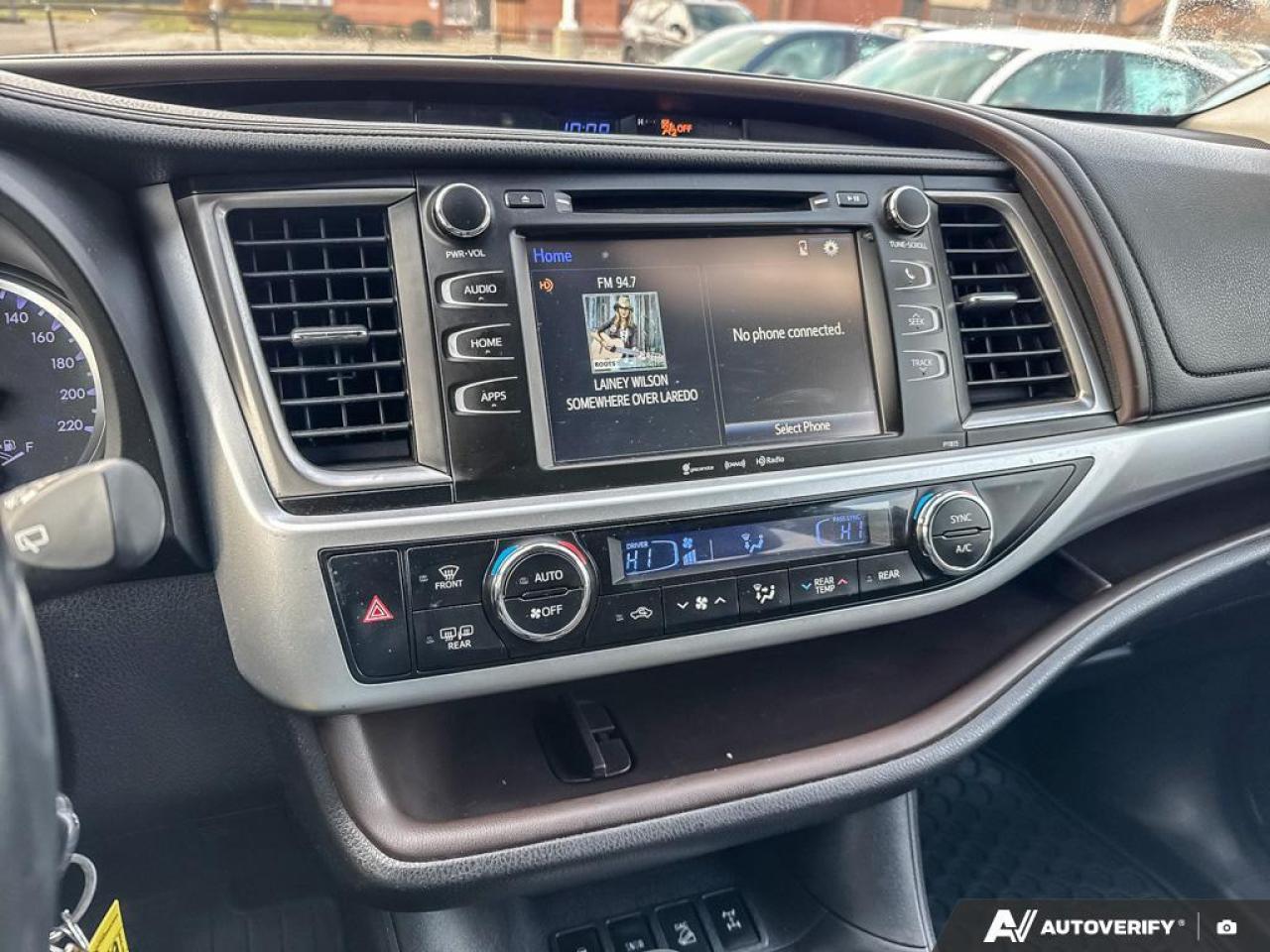 2019 Toyota Highlander LE AWD   BLUETOOTH   HTD SEATS } REAR CAM Photo