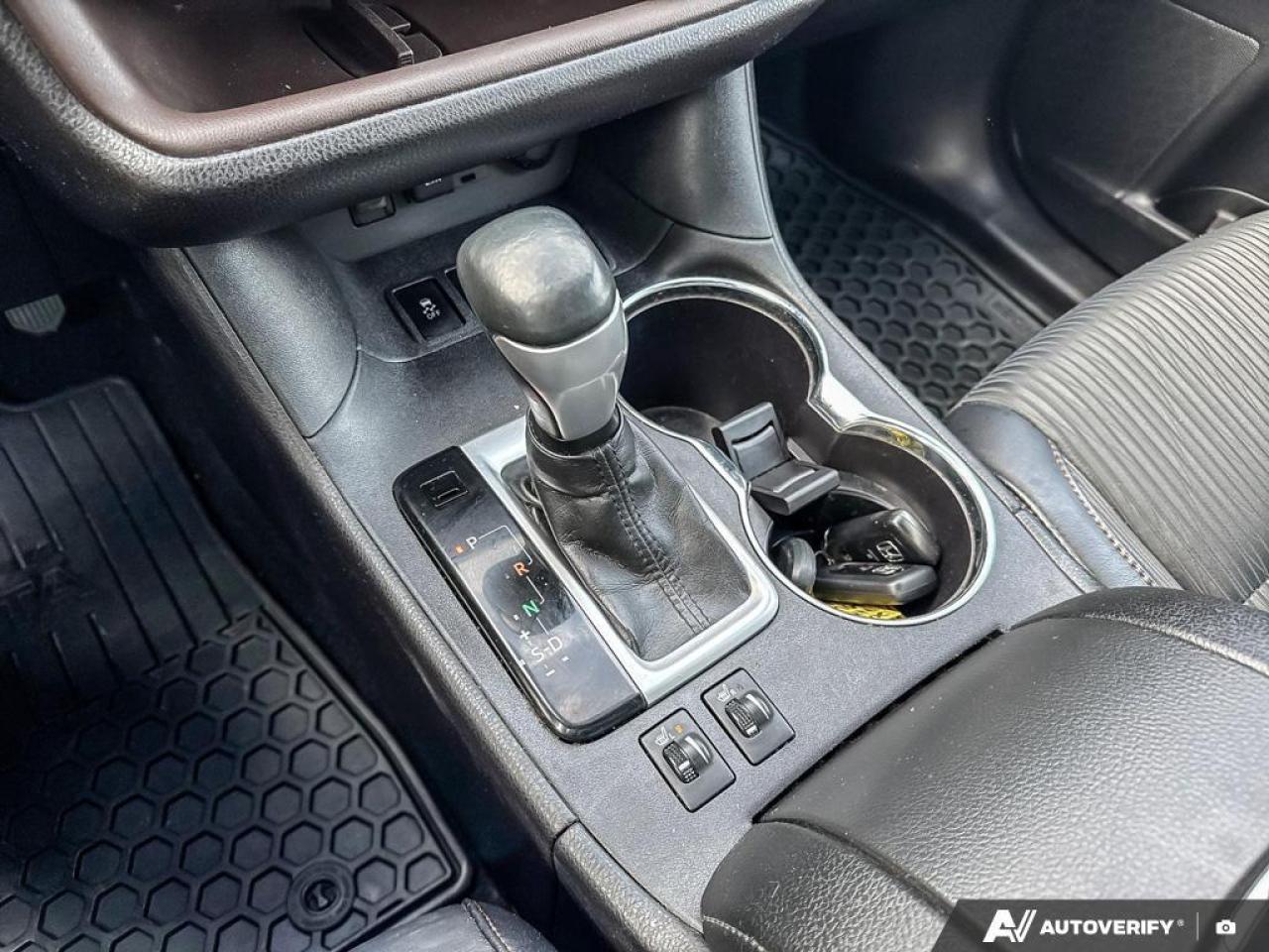 2019 Toyota Highlander LE AWD   BLUETOOTH   HTD SEATS } REAR CAM Photo