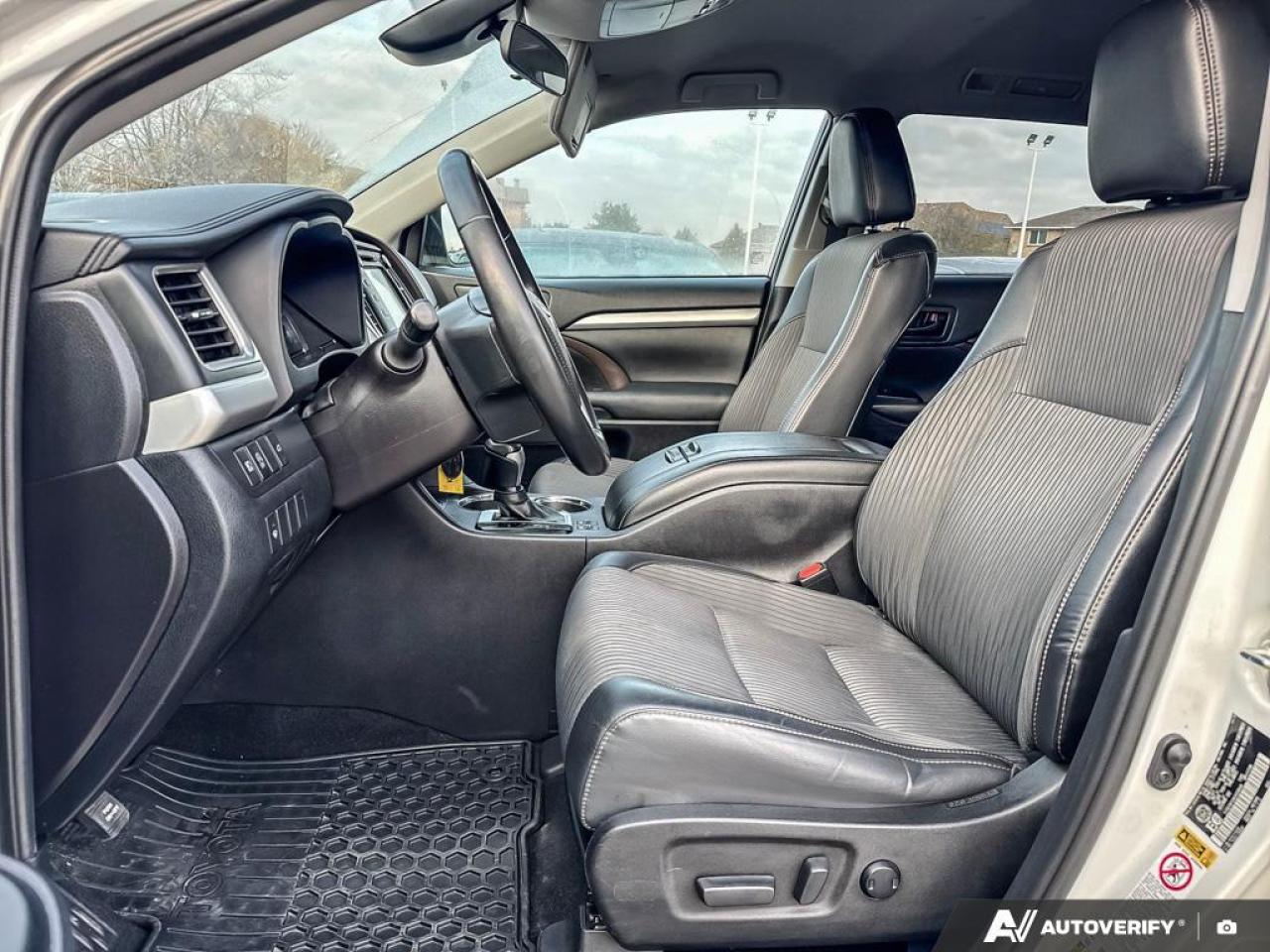 2019 Toyota Highlander LE AWD   BLUETOOTH   HTD SEATS } REAR CAM Photo