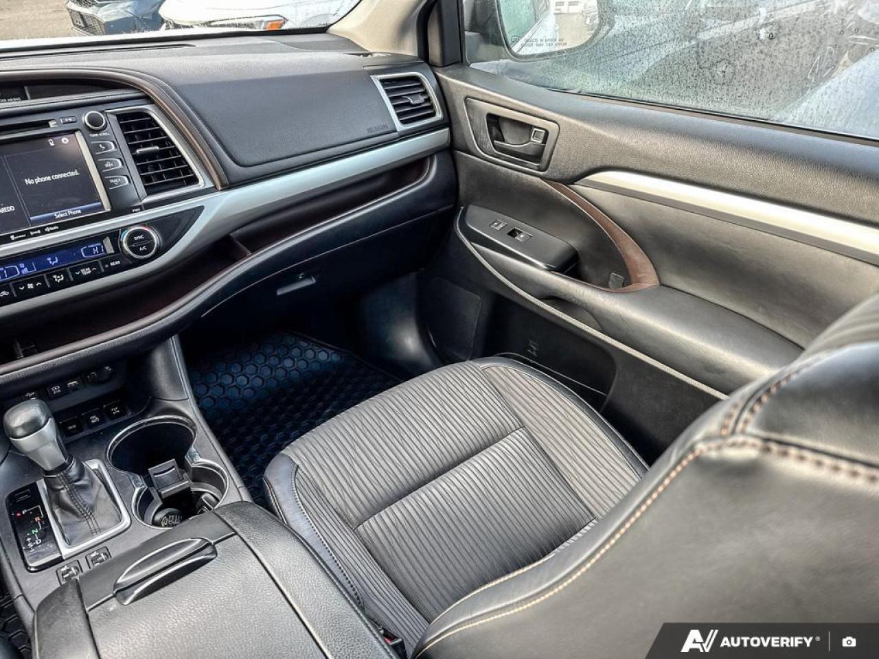 2019 Toyota Highlander LE AWD   BLUETOOTH   HTD SEATS } REAR CAM Photo