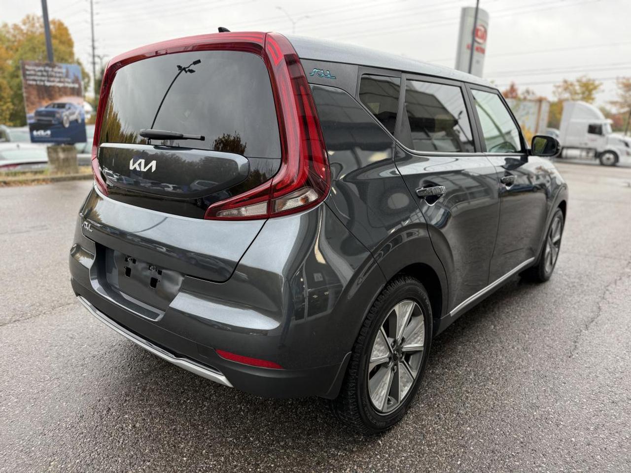 2022 Kia Soul EV EV Limited Auto Photo3