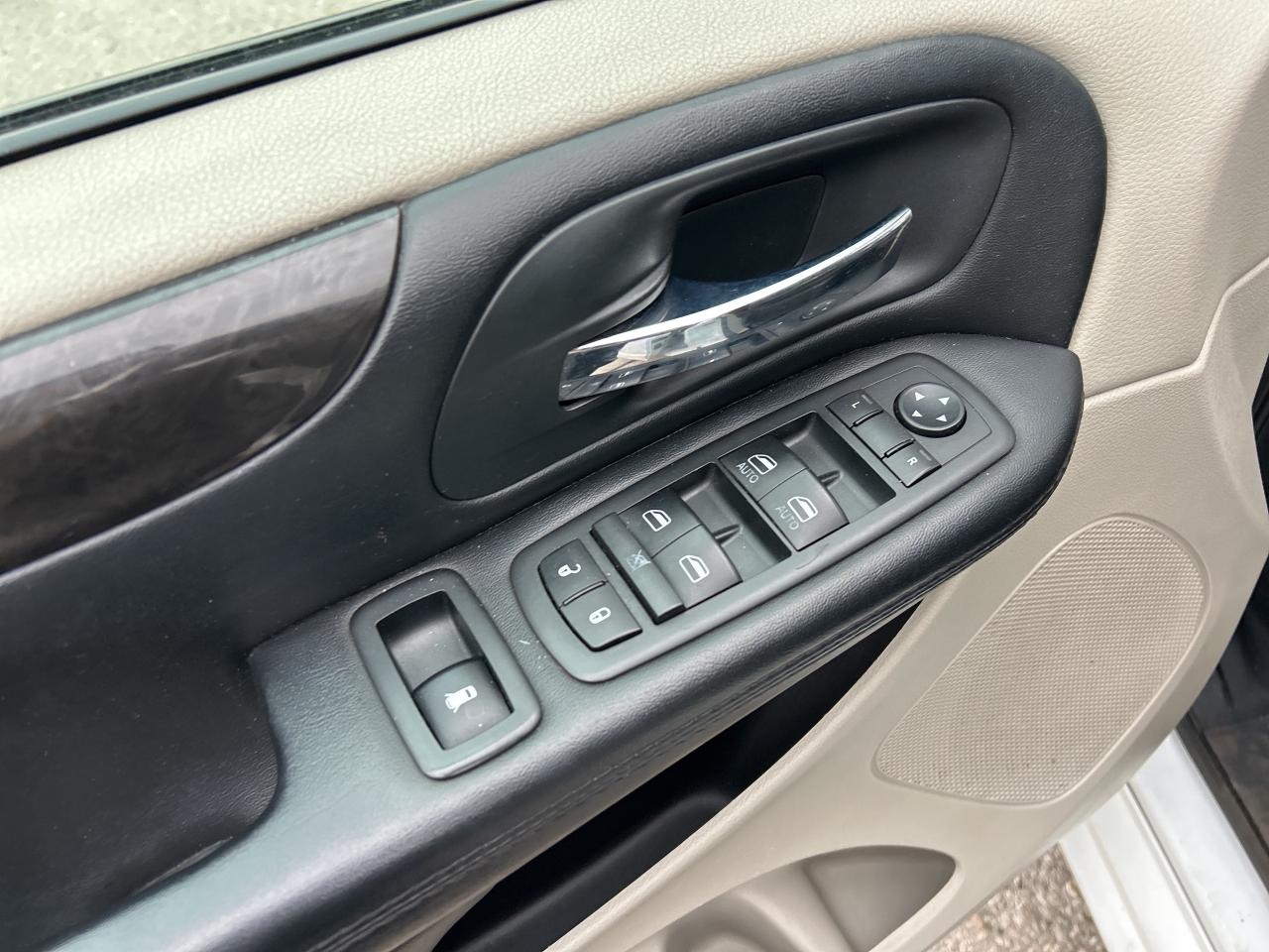 2020 Dodge Grand Caravan CREW, HEATED LEATHER, POWER SLIDING DOORS! Photo