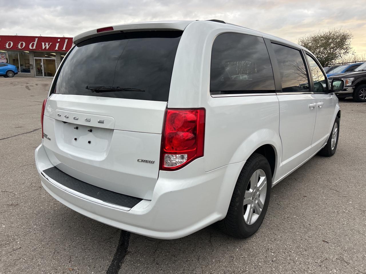 2020 Dodge Grand Caravan CREW, HEATED LEATHER, POWER SLIDING DOORS! Photo