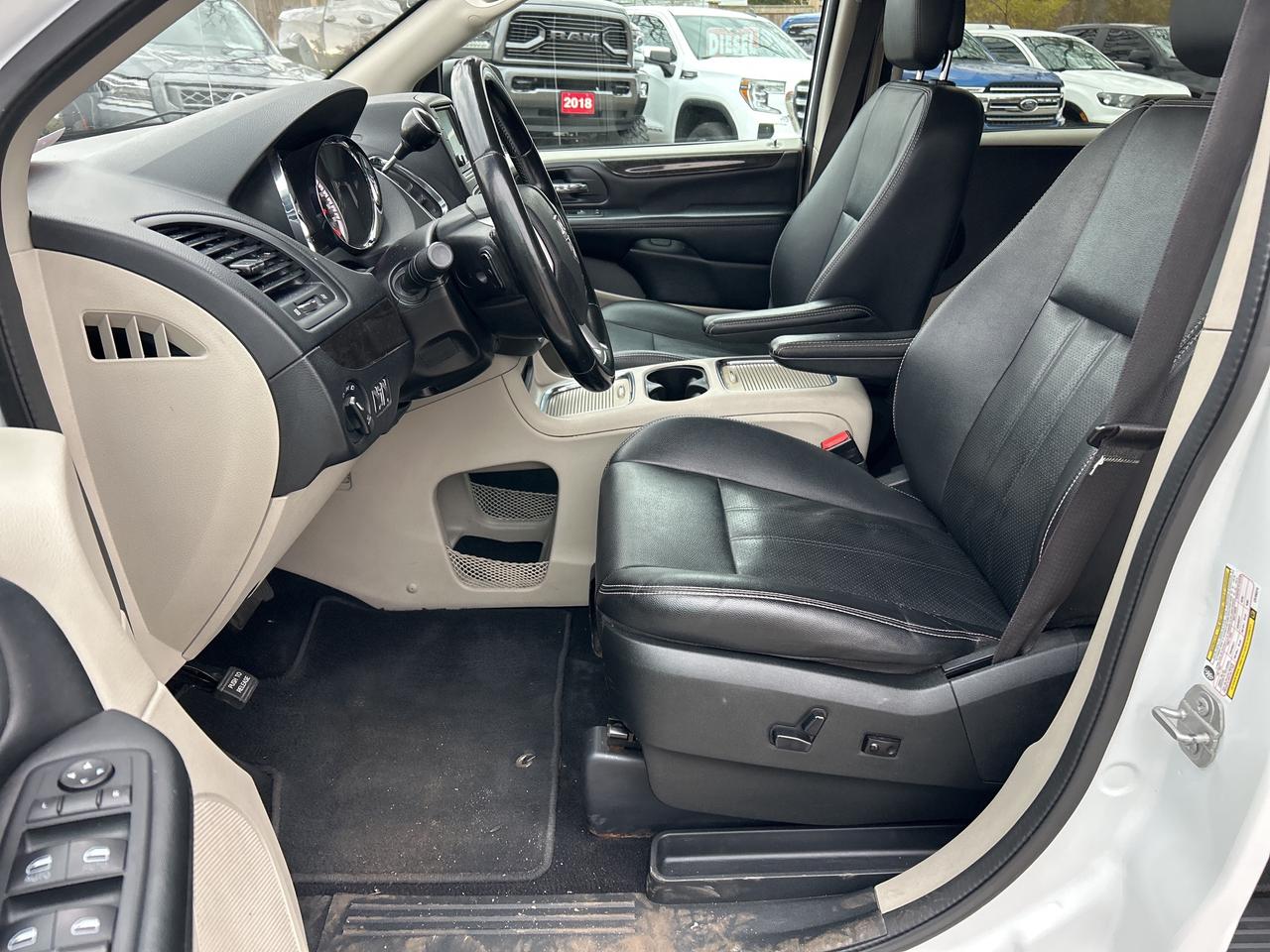 2020 Dodge Grand Caravan CREW, HEATED LEATHER, POWER SLIDING DOORS! Photo