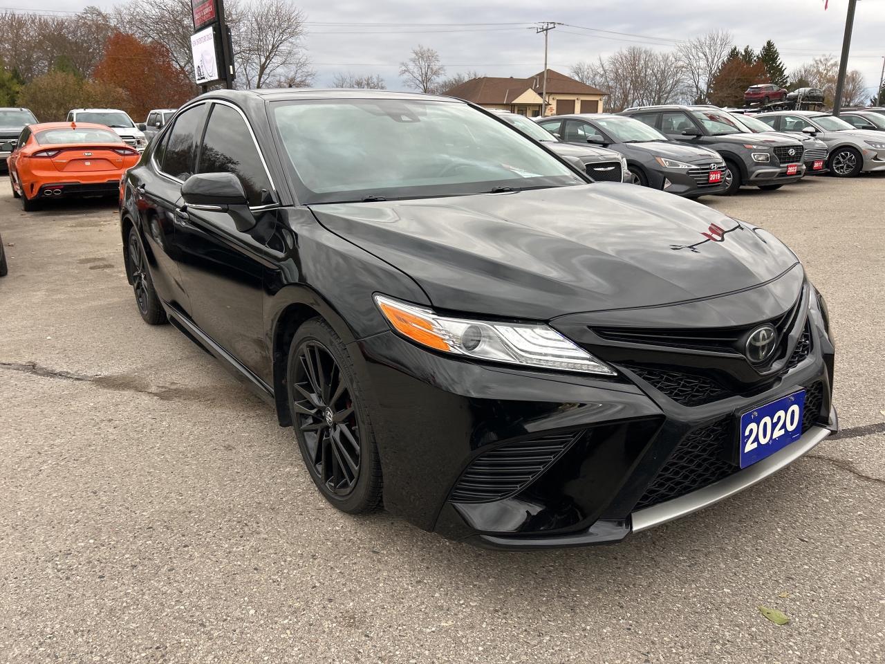 2020 Toyota Camry XSE, BACK UP CAMERA, LEATHER, SUNROOF! Photo