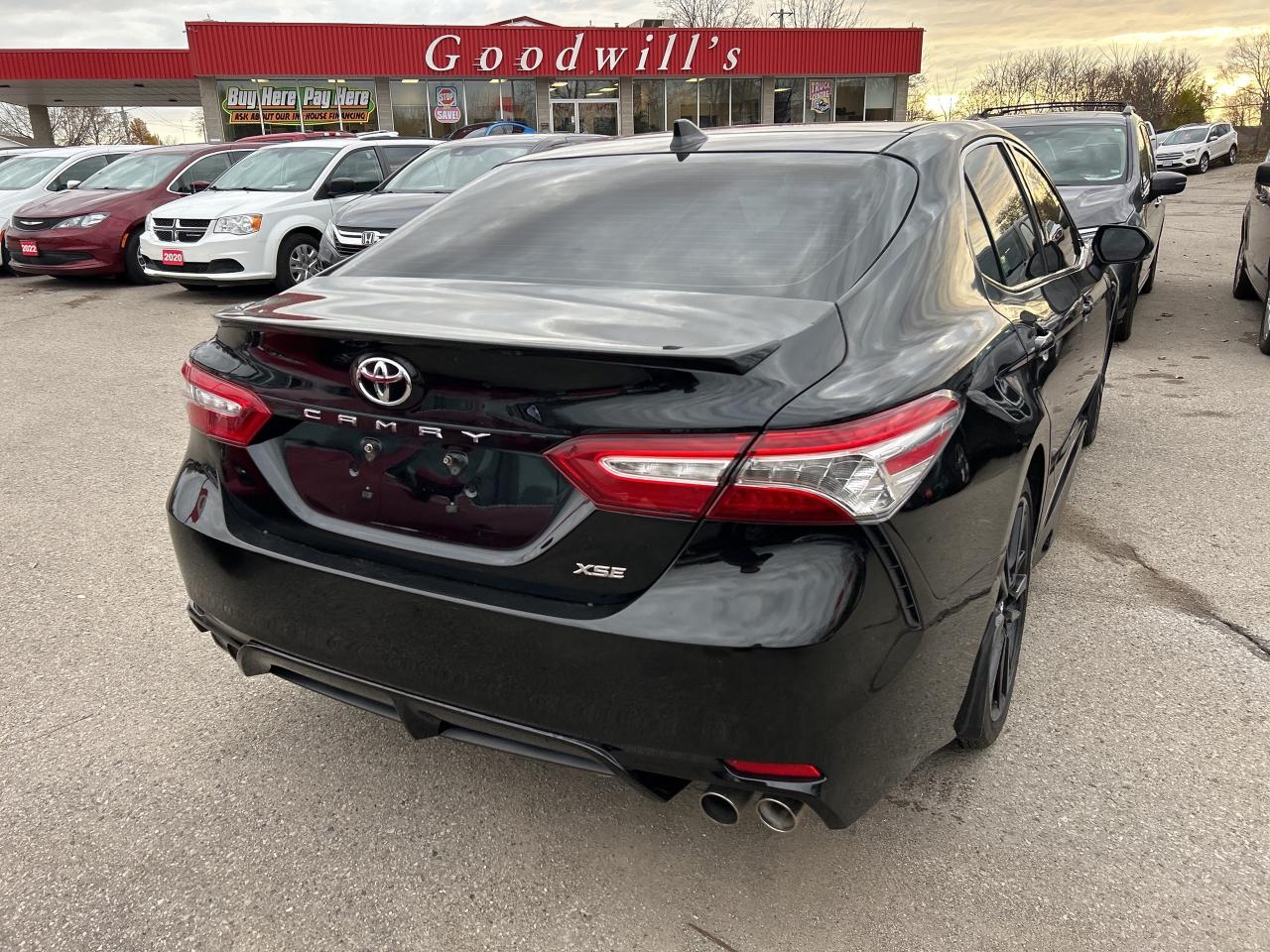 2020 Toyota Camry XSE, BACK UP CAMERA, LEATHER, SUNROOF! Photo