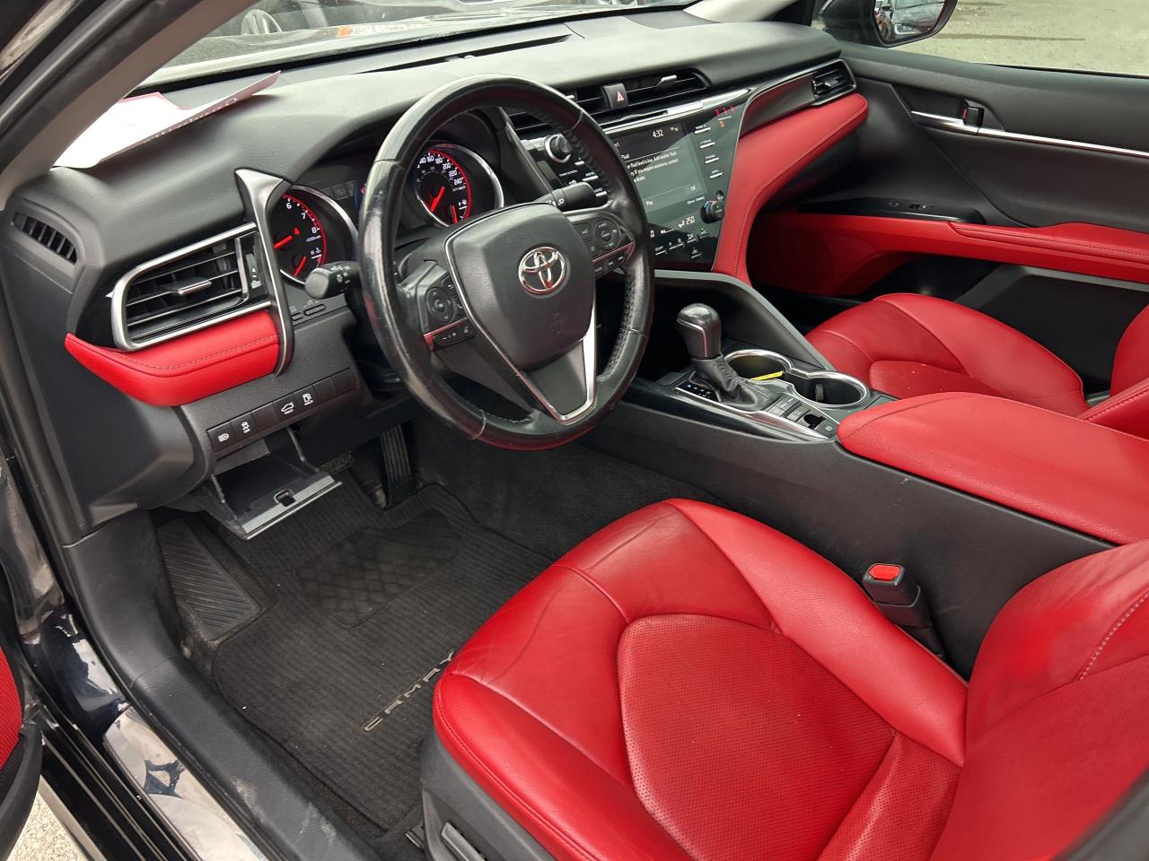 2020 Toyota Camry XSE, BACK UP CAMERA, LEATHER, SUNROOF! Photo