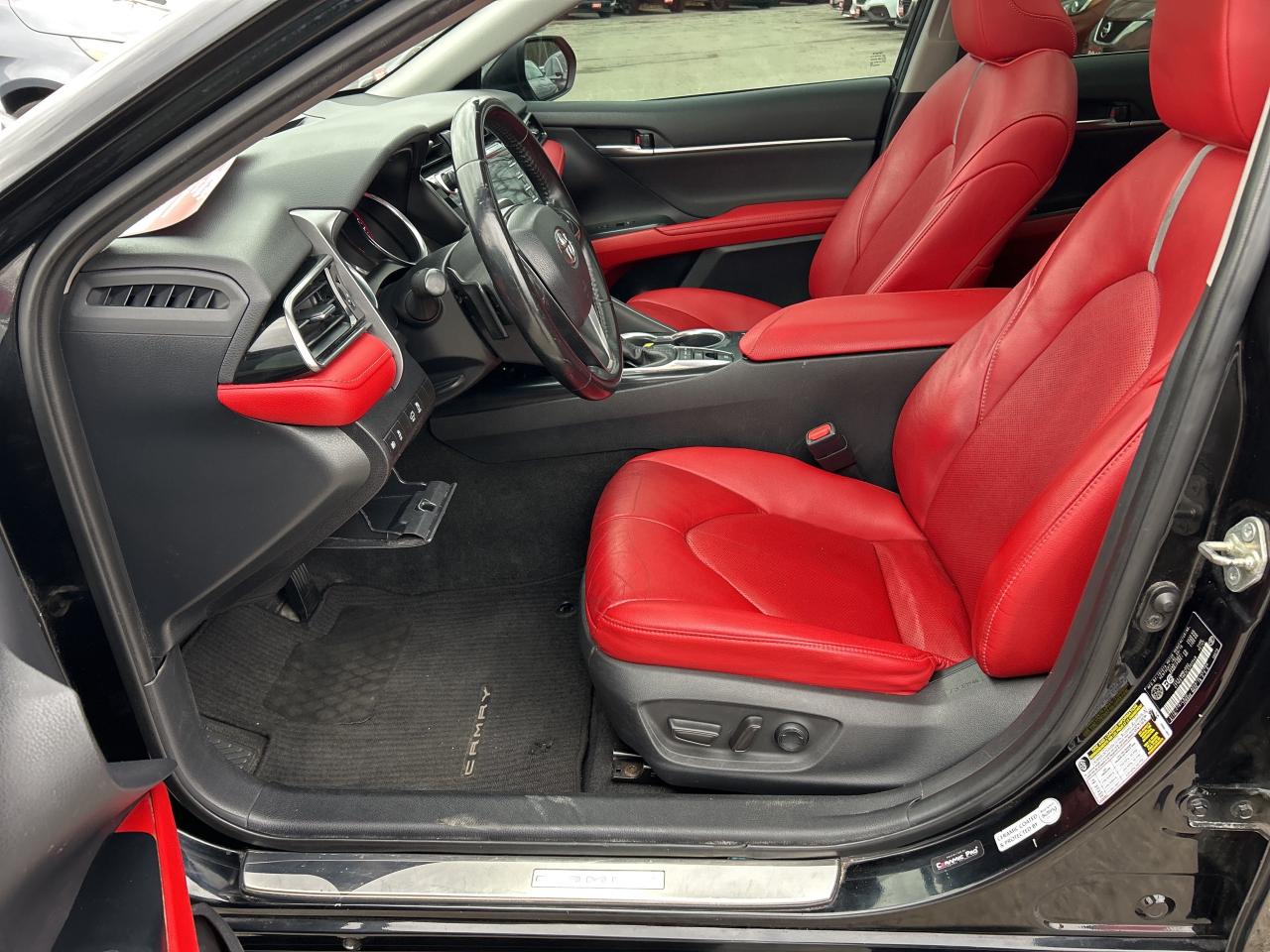 2020 Toyota Camry XSE, BACK UP CAMERA, LEATHER, SUNROOF! Photo