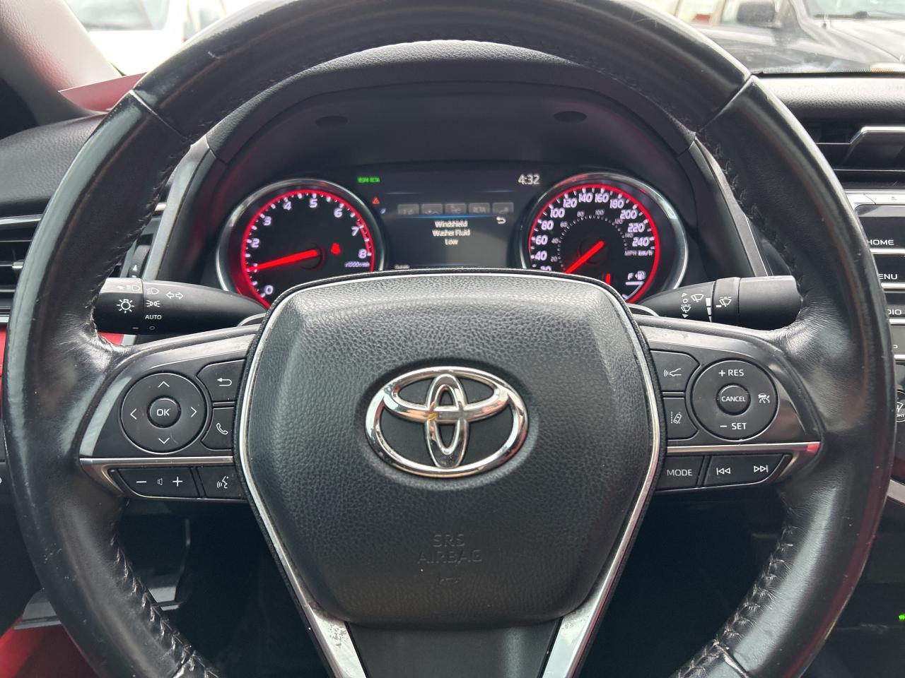 2020 Toyota Camry XSE, BACK UP CAMERA, LEATHER, SUNROOF! Photo