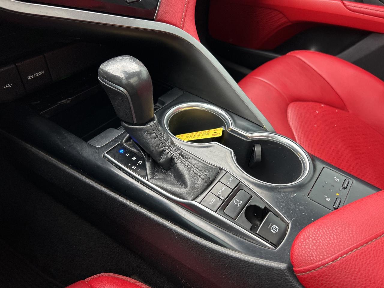 2020 Toyota Camry XSE, BACK UP CAMERA, LEATHER, SUNROOF! Photo