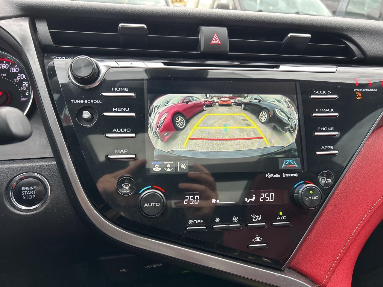 2020 Toyota Camry XSE, BACK UP CAMERA, LEATHER, SUNROOF! Photo