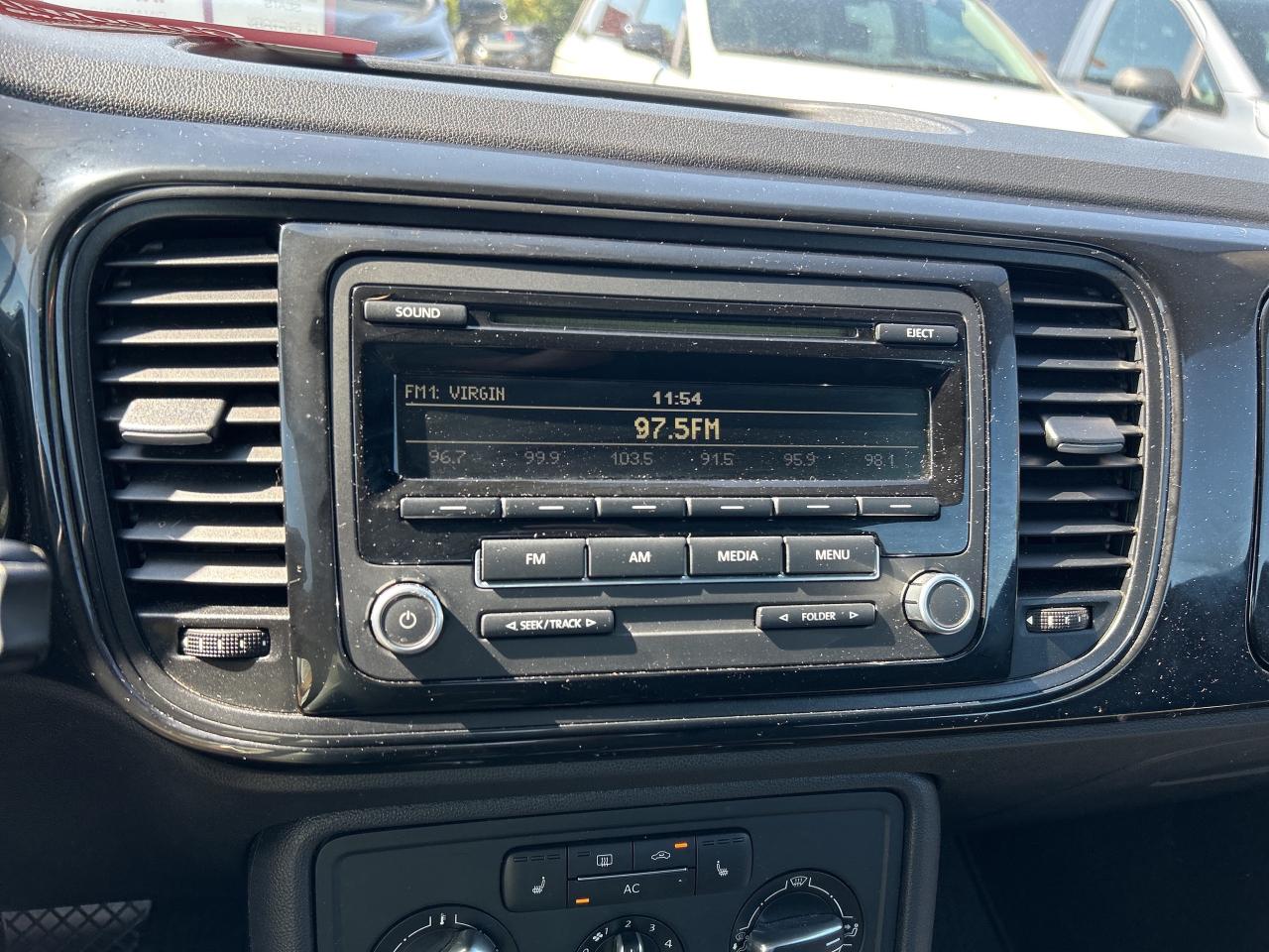 2012 Volkswagen Beetle COMFORTLINE, AUTO, HEATED CLOTH! Photo