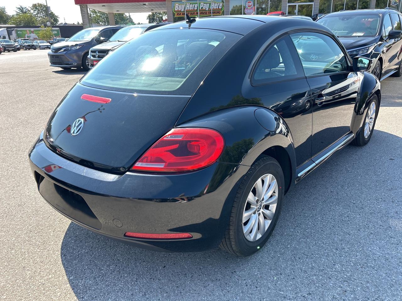 2012 Volkswagen Beetle COMFORTLINE, AUTO, HEATED CLOTH! Photo