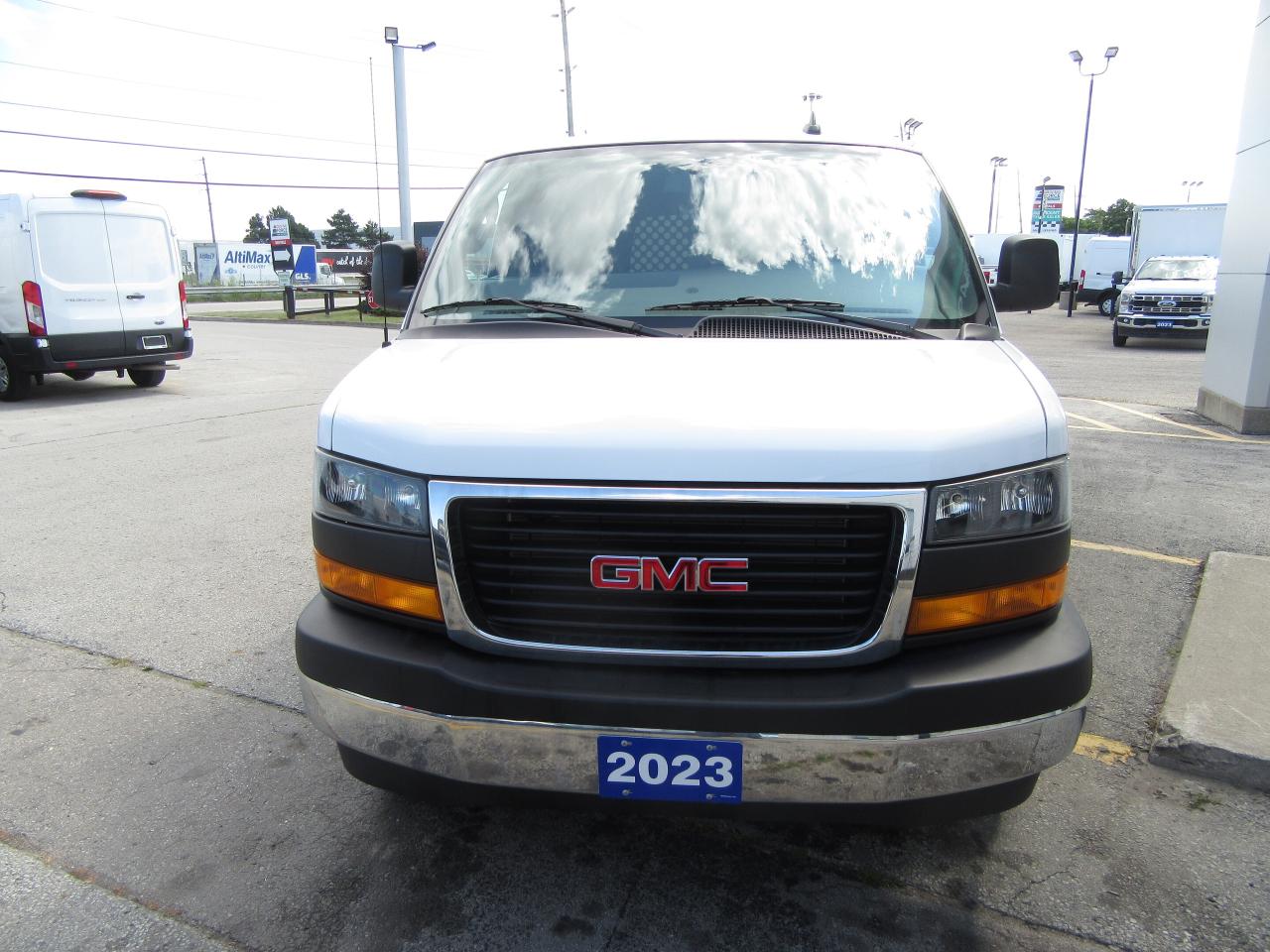 2023 GMC Savana 2500 GAS CARGO VAN WITH EXTENDED WARRANTY Photo