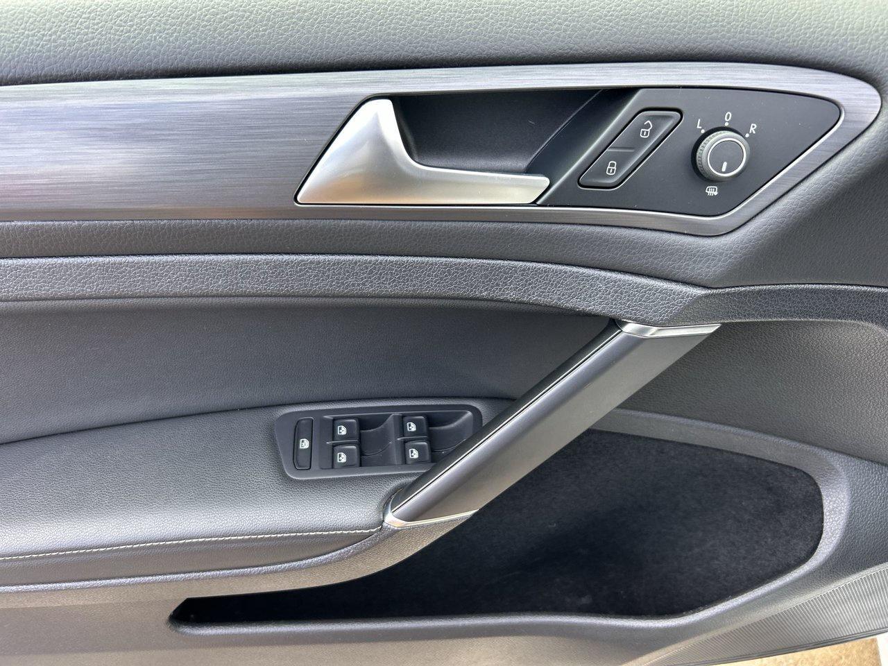 2021 Volkswagen Golf Highline Low KMS Adaptive Cruise Sunroof Leather Photo