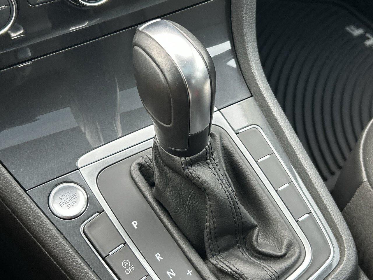 2021 Volkswagen Golf Highline Low KMS Adaptive Cruise Sunroof Leather Photo