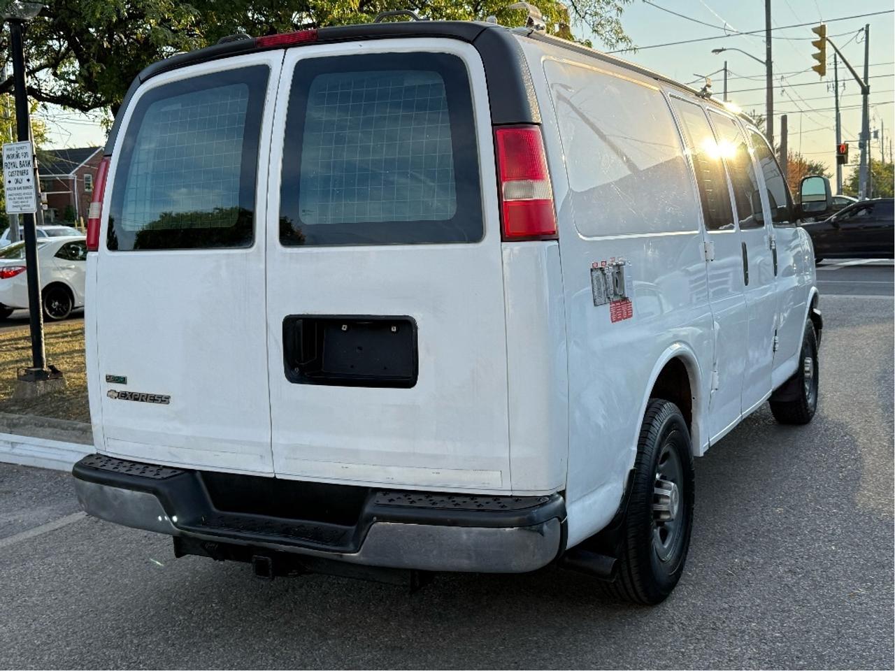2010 Chevrolet Express 3500 135 Wheel Base Clean Carfax Photo2