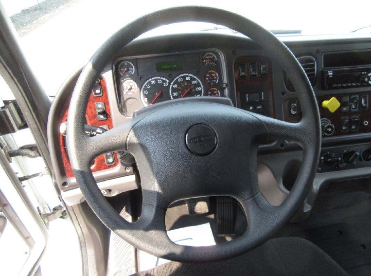 2018 Freightliner M2-112 DIESEL TANDEM AXLE CAB & CHASIS Photo