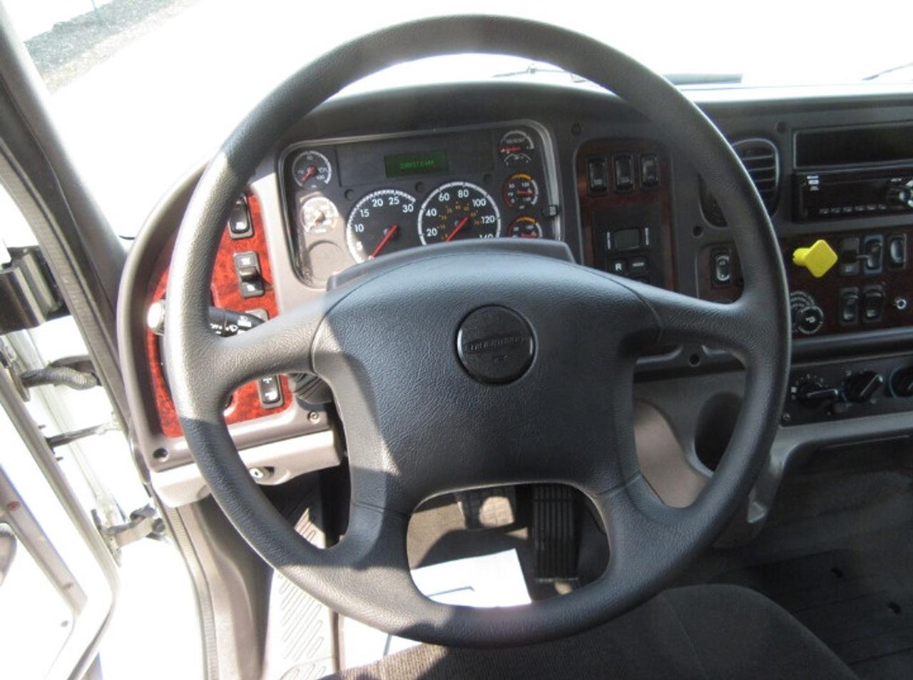 2018 Freightliner M2-112 DIESEL TANDEM AXLE CAB & CHASSIS Photo