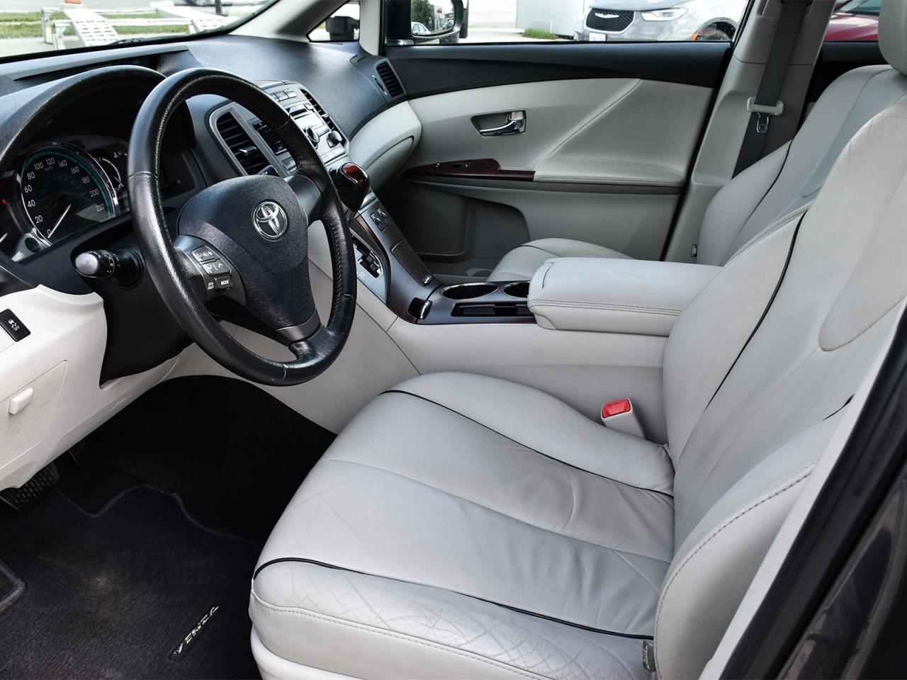 2009 Toyota Venza AWD ~Camera ~Pano Sunroof ~Heated Leather ~Alloys Photo