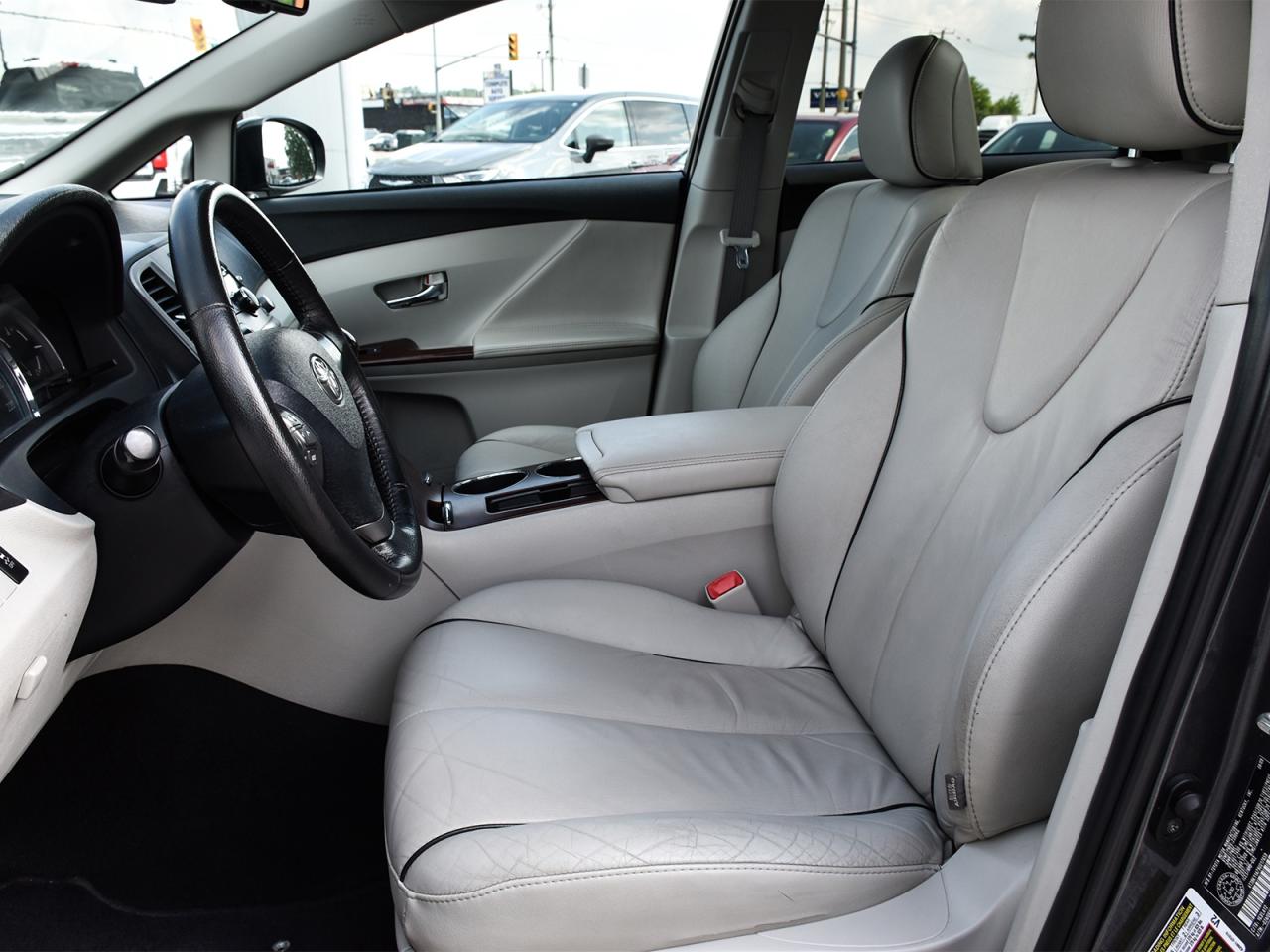 2009 Toyota Venza AWD ~Camera ~Pano Sunroof ~Heated Leather ~Alloys Photo