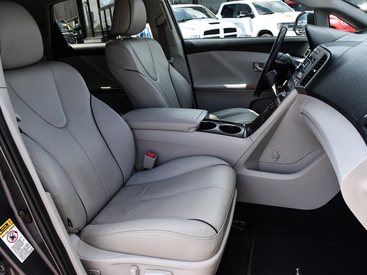 2009 Toyota Venza AWD ~Camera ~Pano Sunroof ~Heated Leather ~Alloys Photo